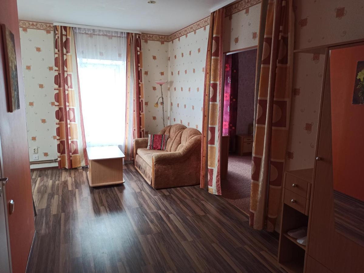 Central Hotel Нарва Екстериор снимка