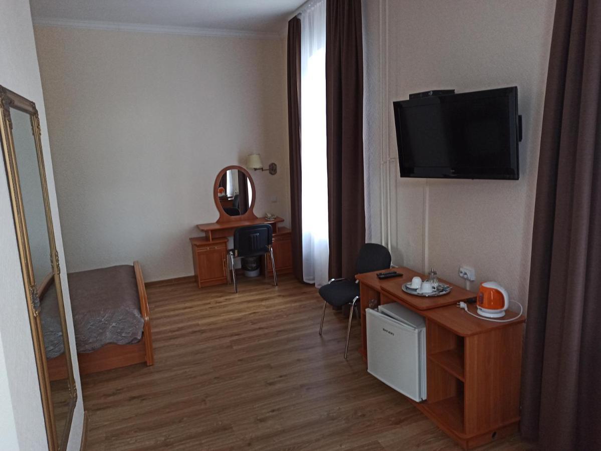 Central Hotel Нарва Екстериор снимка