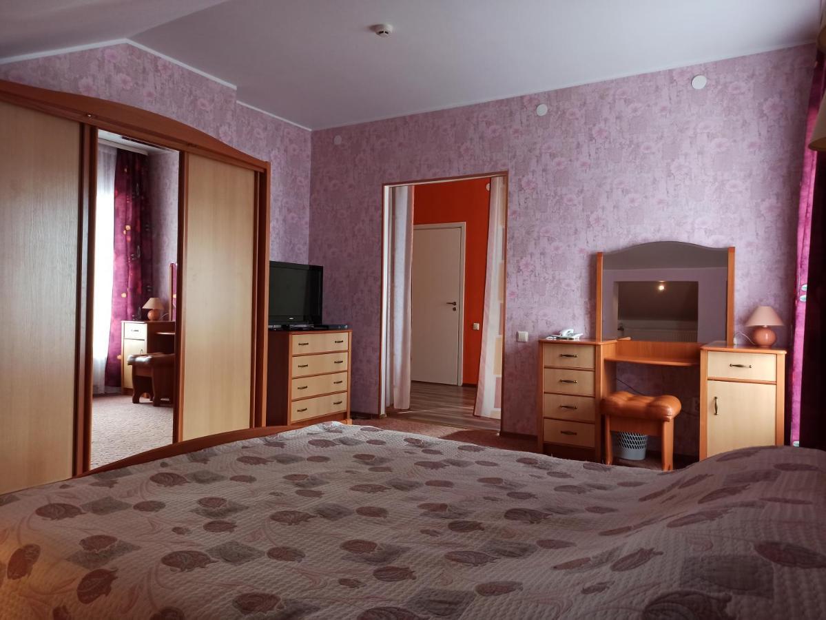 Central Hotel Нарва Екстериор снимка