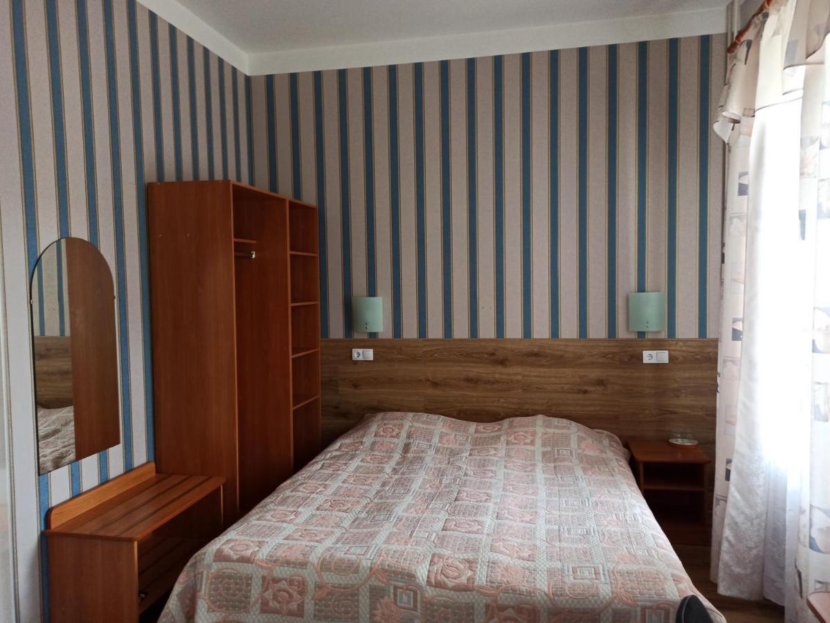 Central Hotel Нарва Екстериор снимка
