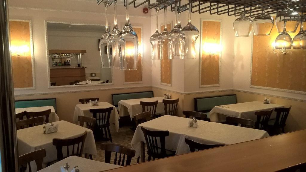 Central Hotel Нарва Екстериор снимка
