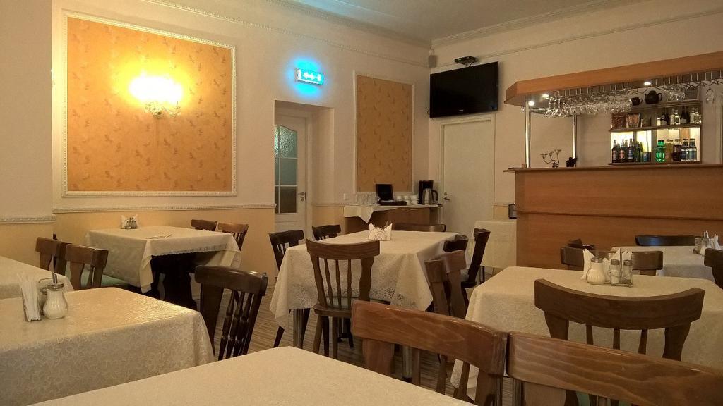 Central Hotel Нарва Екстериор снимка